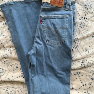 Levi's Women's Light Blue Straight Leg Jeans